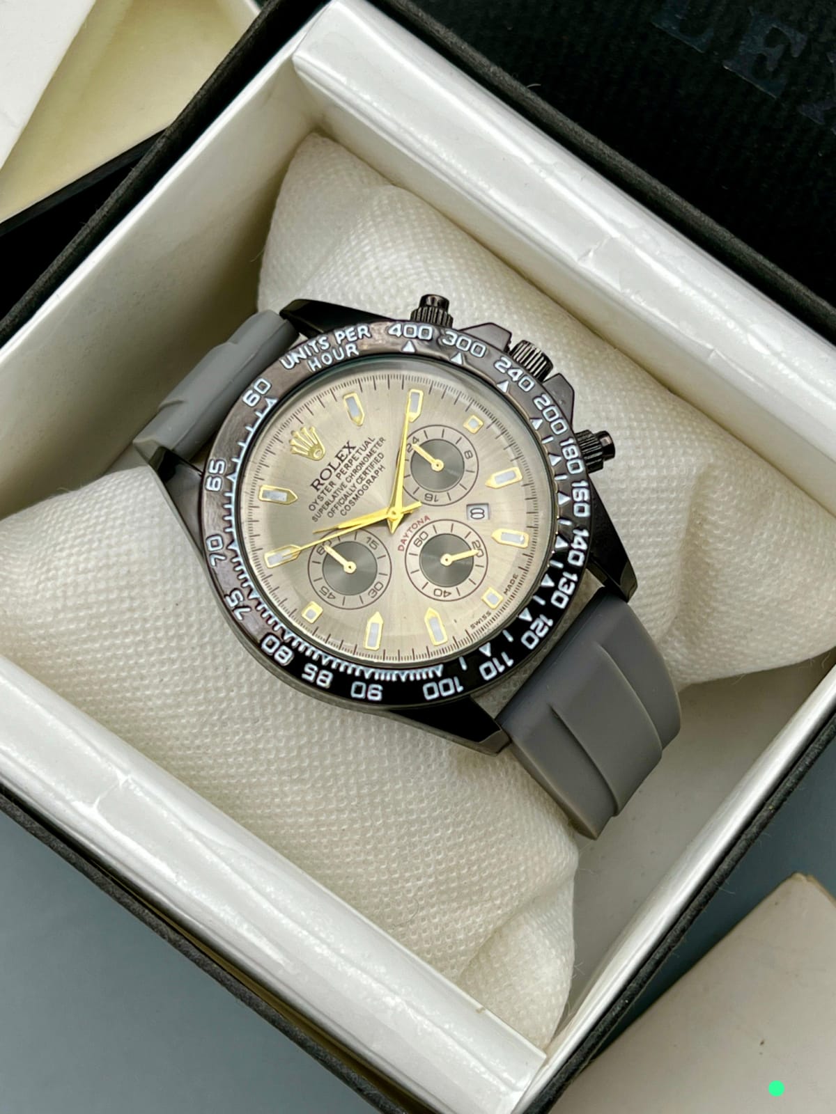 ROLEX DAYTONA Gent's Collection. Crafted with a sturdy rubber strap and brass case